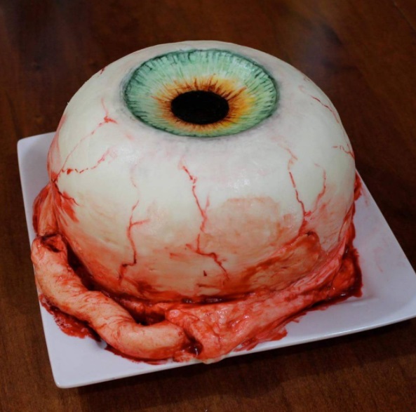Artist creates creepy and realistic cakes