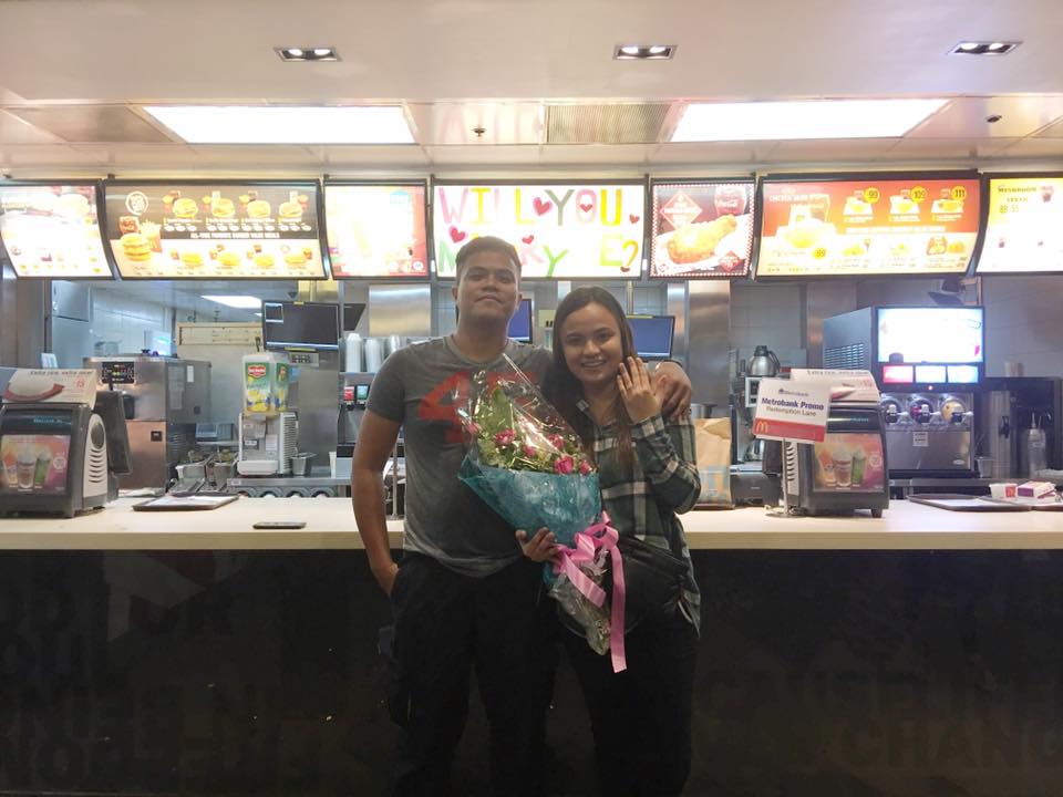 Man proposes to her girlfriend at McDonald's