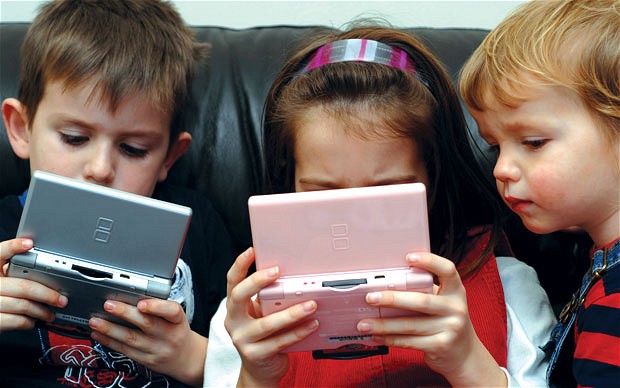 mom warns fellow parents to monitor children's usage of gadgets